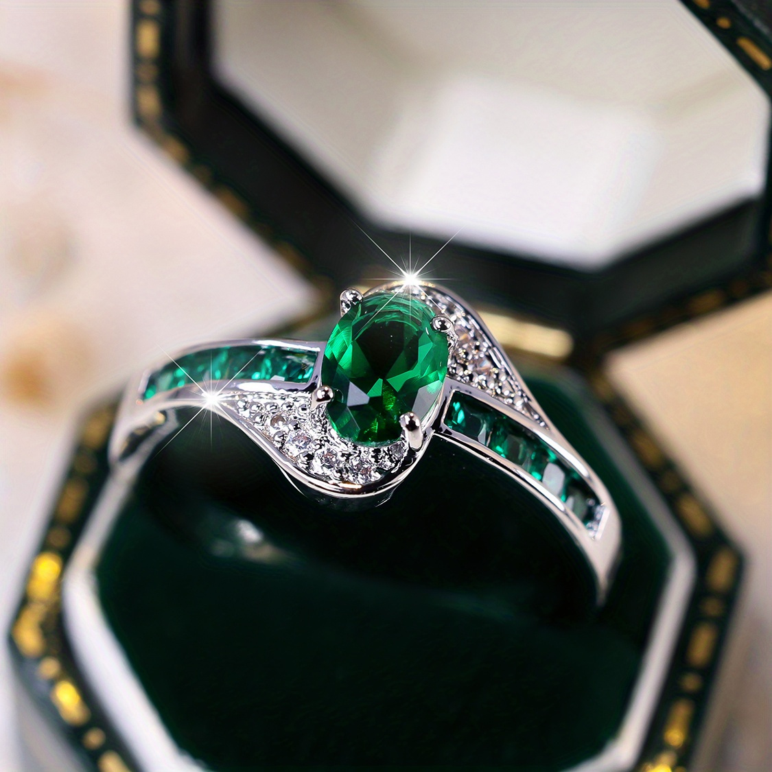 Vintage Style Green Synthetic Zirconia Ring Delicate Feminine Charm Elegant Ring Luxurious Light Stunning Wedding Accessory Engagement Ring