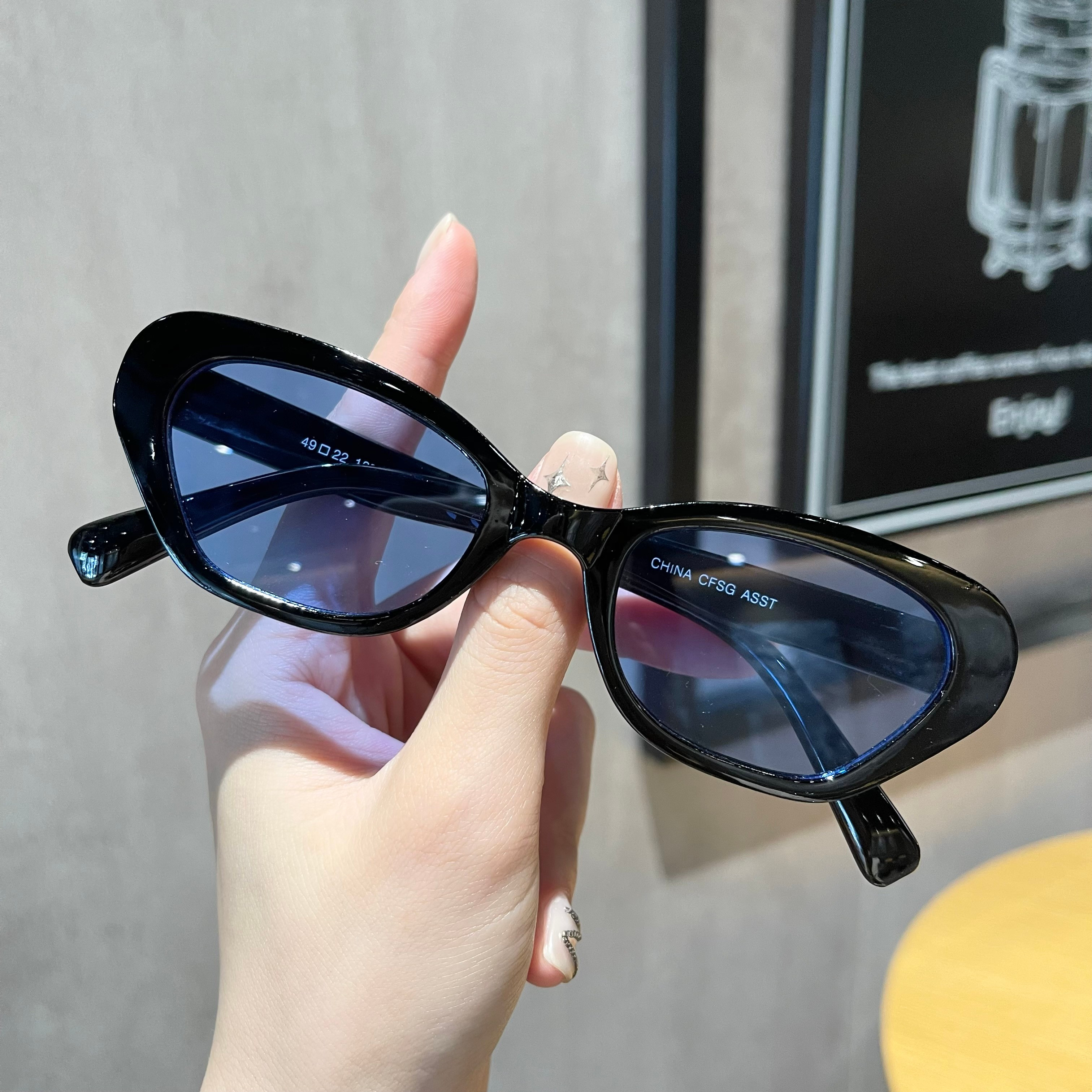 6pcs Women's Square Plastic Decorative Fashion Sunglasses
