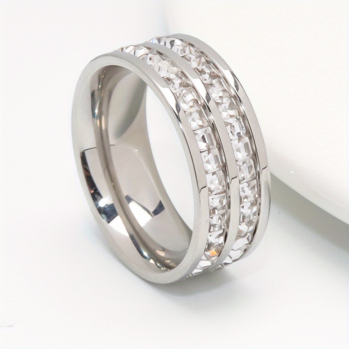 E-shop Damenring aus Edelstahl, 8 mm breites Band mit kleinem Quadrat – Modernes, elegantes Design für Freizeitkleidung & besondere Anlässe,