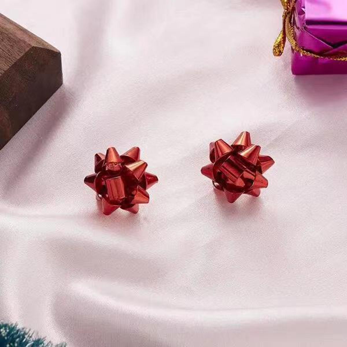 Present 2025 bow earrings