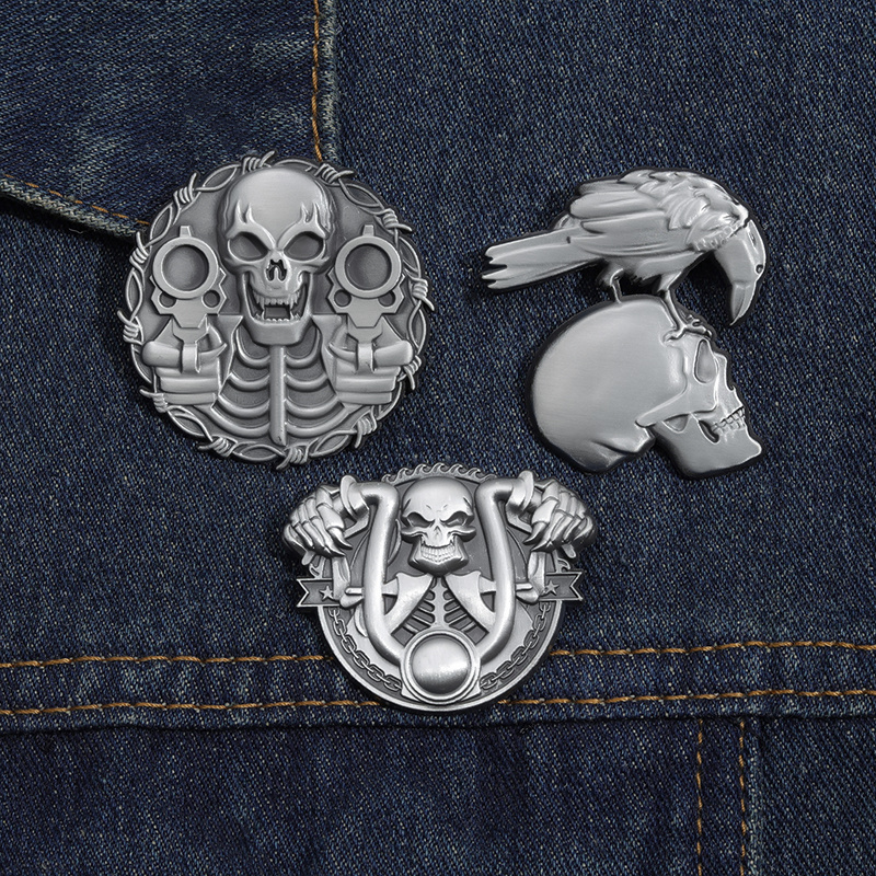 Skull deals brooch pin