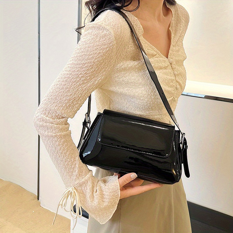 MINIMAL FLAP SHOULDER BAG - Black