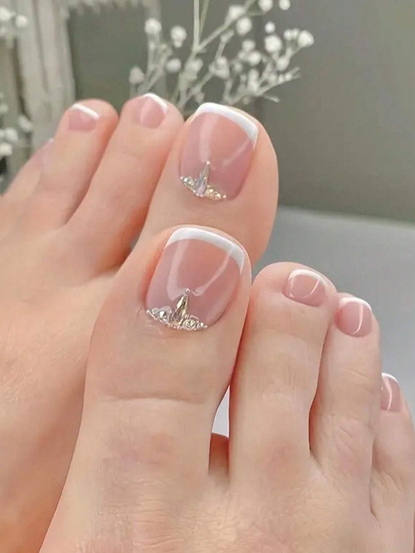 Prensa Blanca En Las Uñas De Los Pies Uñas Postizas Cortas Puntas Francesas  Uñas Ataúd Cubierta Completa Artificial Uñas Postizas Con Diamantes De  Imitación Diseño De Lujo Playa De Verano Usable Pies ...