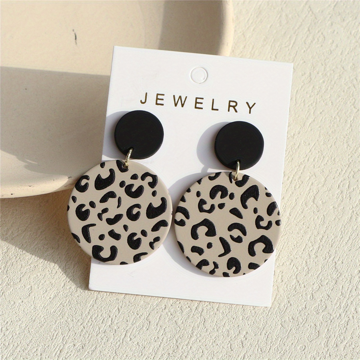 E-shop Runde Form Leopardenmuster Hängeohrringe aus Polymer-Ton mit sexy niedlichem Stil und vielseitigem Acrylschmuck