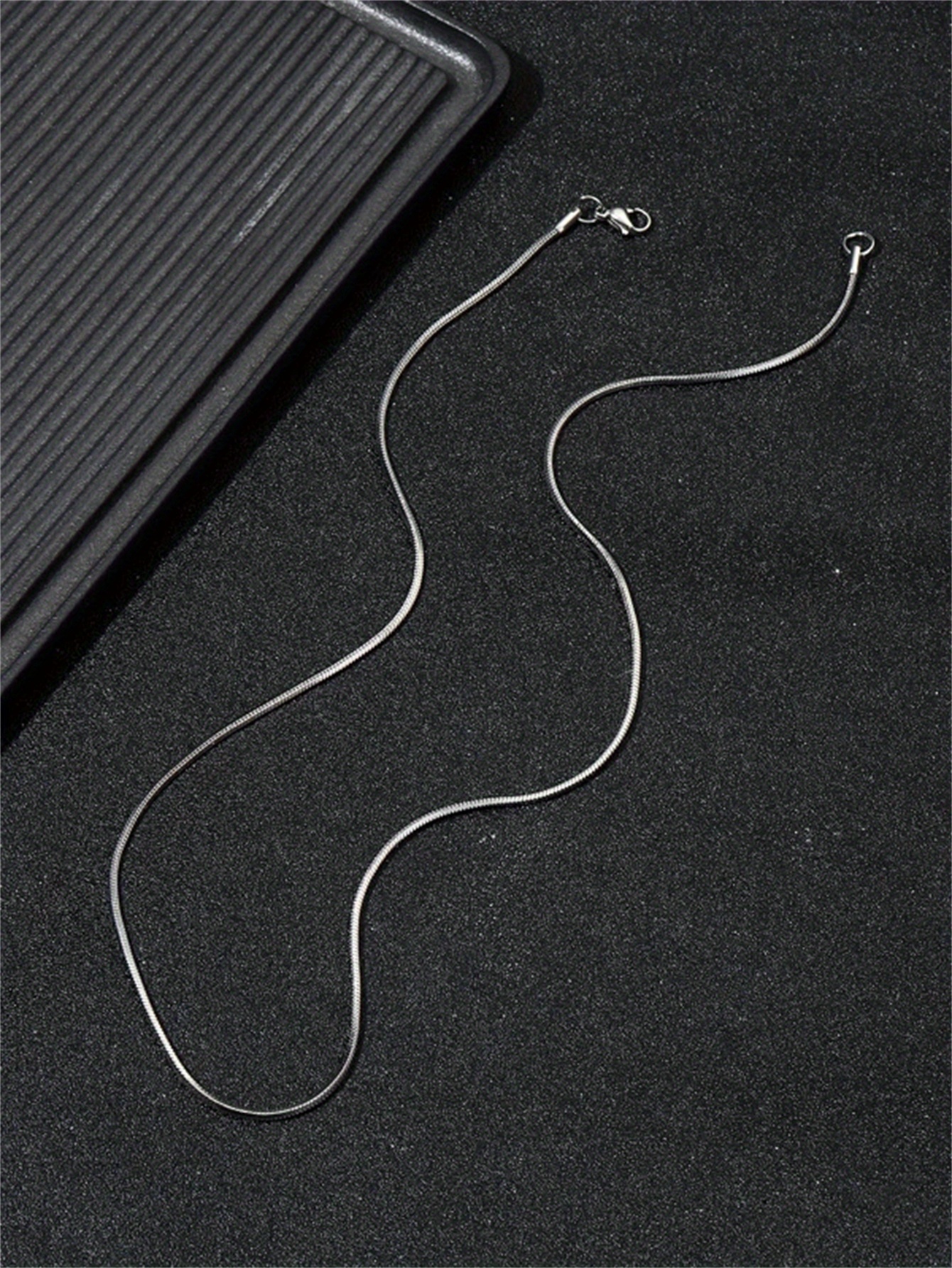 A Stylish And Trendy Silvery Stainless Steel Necklace For Men, With A Minimalist Design Inspired By Hip-hop Punk Style, Perfect As A Fashionable And Popular Jewelry Gift For Parties.