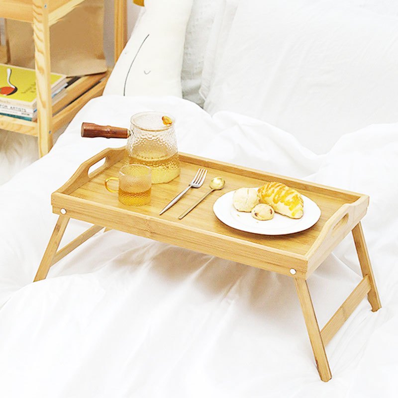 Pequeño Mundo - Iniciá tu día de la mejor manera con la bandeja azafate de  bambú, perfecta para un desayuno en cama o facilitarte tus días de trabajo.  Encontrala disponible en todas