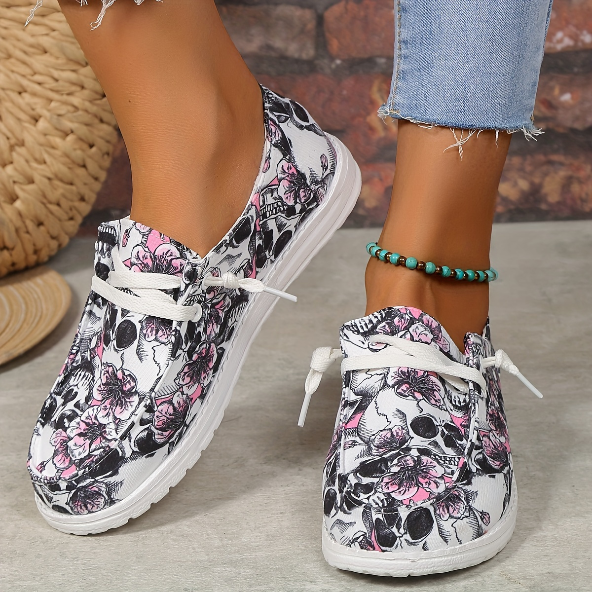 Women's Skull & Flower Print Canvas Shoes, Casual Lace Up Low Top Sneakers, Lightweight Halloween Shoes