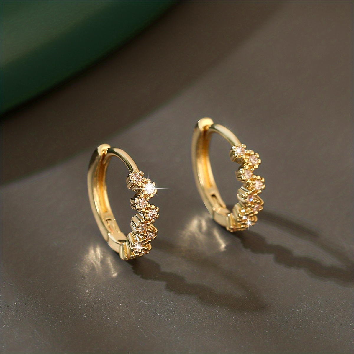 1 Pair Of Copper Micro-inlaid Synthetic Zirconia Fashionable Geometric Hoop Ear Cuffs, Versatile Daily Trendy Earrings, Middle Eastern Style