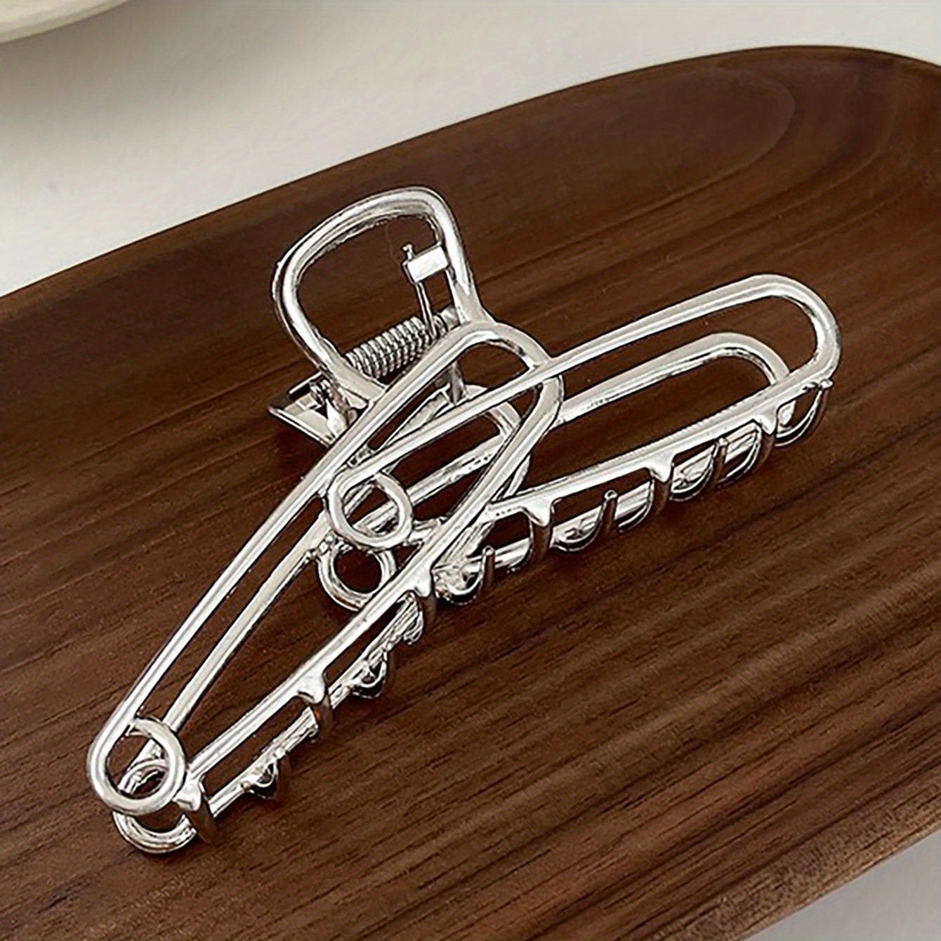 TEMU Fashionable And Unique Silvery Hairpin With Golden Claws And Shark-shaped Hair Clip