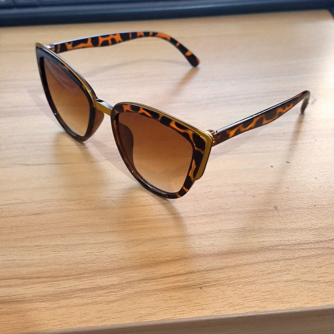 Classic Leopard Cat Eye Sunglasses for Women, Gradient Vintage Eyewear
