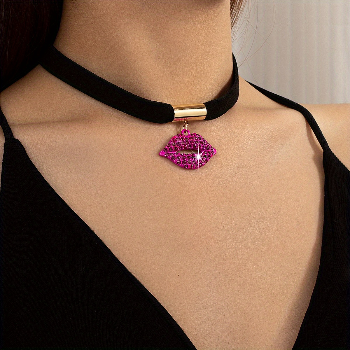 TEMU A Stunning Full-rhinestone Lip Pendant, A -red And Black Necklace Choker In European And