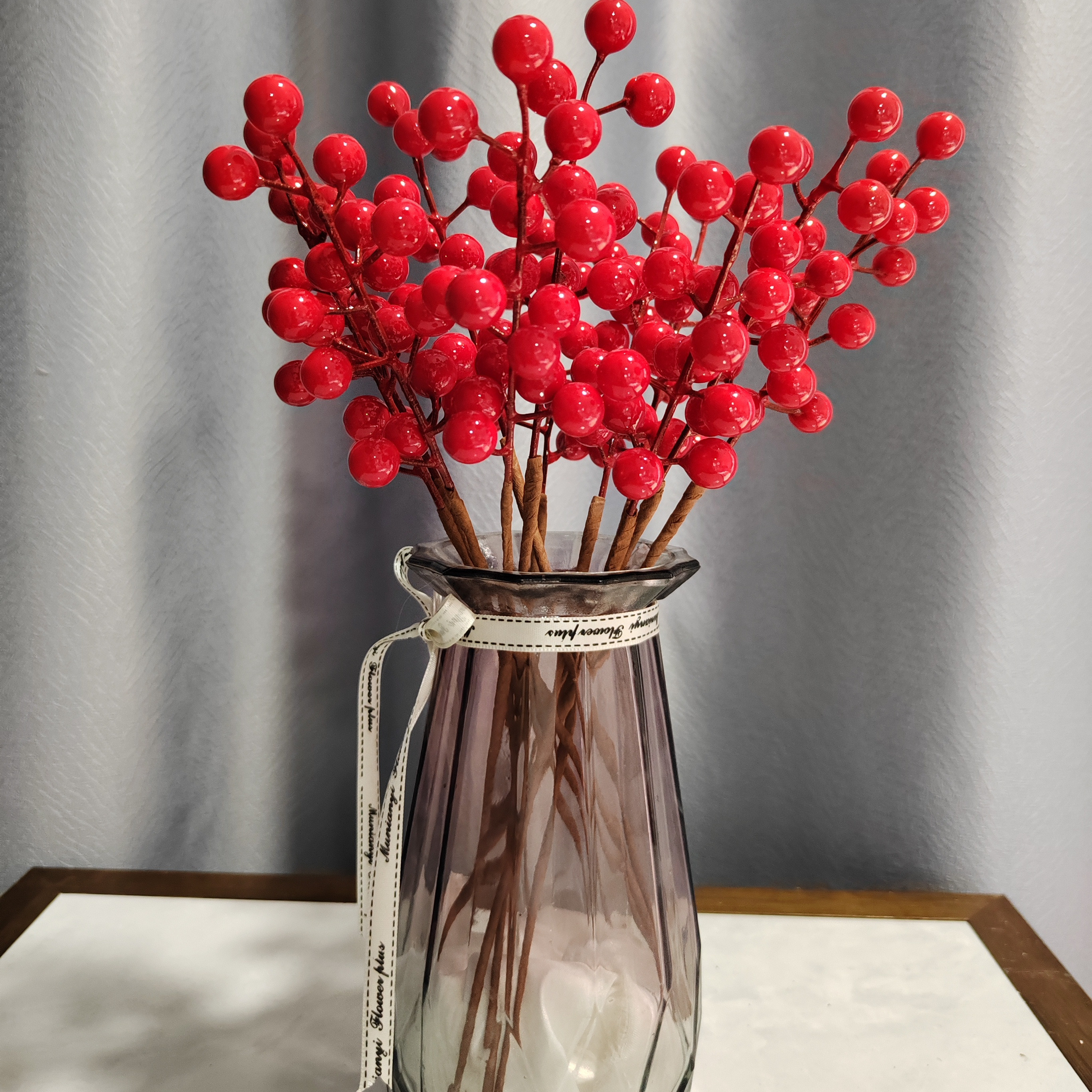 20pcs Berry Picks Artificial Red Berry Stems Red Christmas Tree Decorations  7.5 Inches For Christma Tree