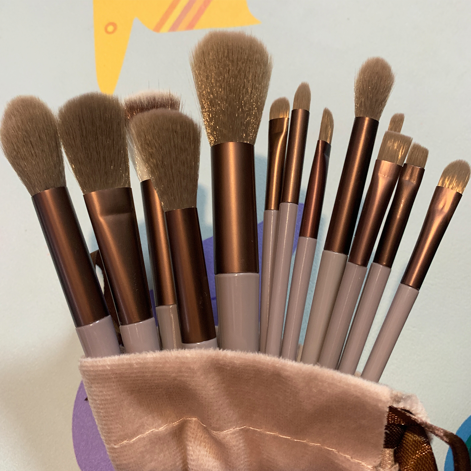13 pcs Professional Makeup Brush Set - Includes Eyeshadow, Blush, and Contour Brushes for Flawless Application