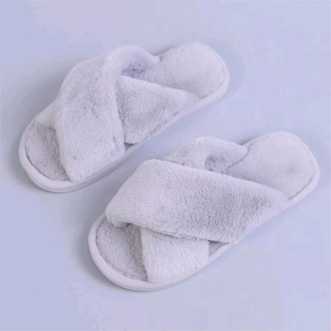 Criss cross fur online slippers