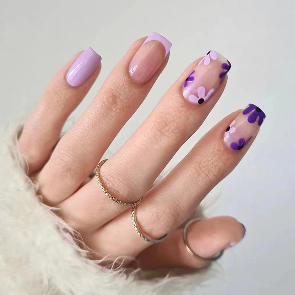 violet nails short