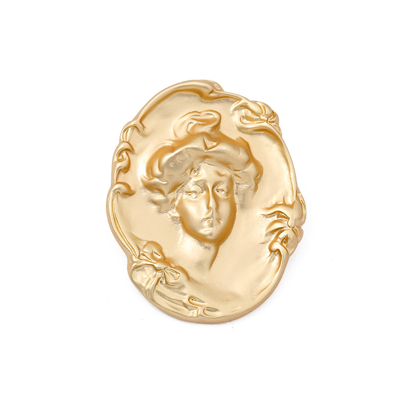 Elegant Golden Animal Brooches For Women Perfect For Scarves