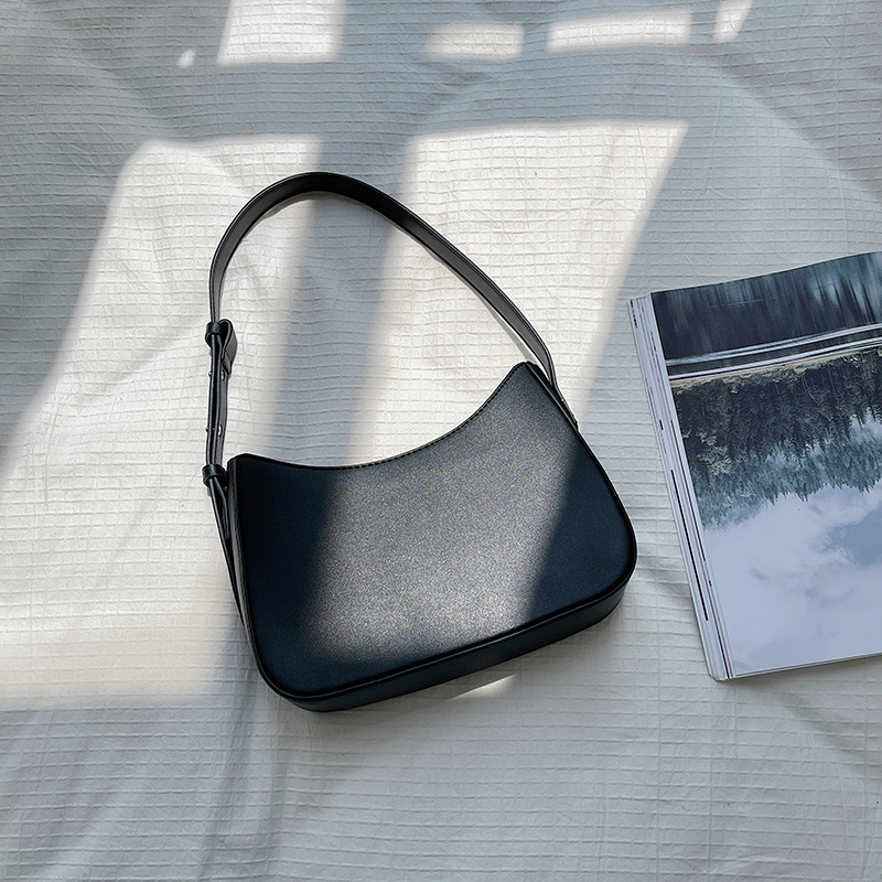 Minimalist Saddle Bag PU Leather Small Half-moon Shoulder Bag