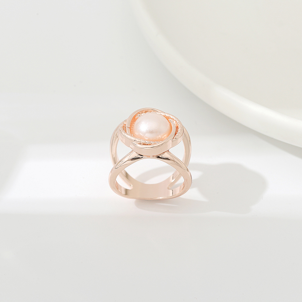 Scarf Ring / Rose Gold Pearl