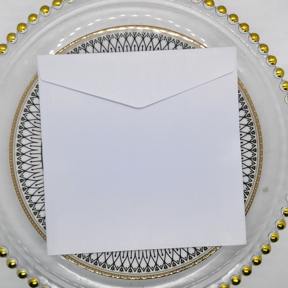 Paper24 50 enveloppes carrées 150x150 cm enveloppes 15x15 cm (120g) couleur  : crème délicat très bonne qualité, avec languette triangulaire pour cartes  de mariage Enveloppes carrées 15x15 cm : : Fournitures de bureau