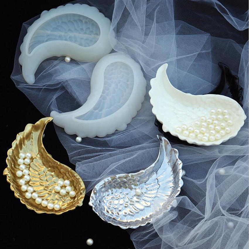 Angel Wings Super Shiny 0.75 inch Silicone Molds Mini Round Resin Mold, 4-Cavity Small Size Circle Epoxy Resin Casting Mold for DIY Badge Reels Mold Earrings