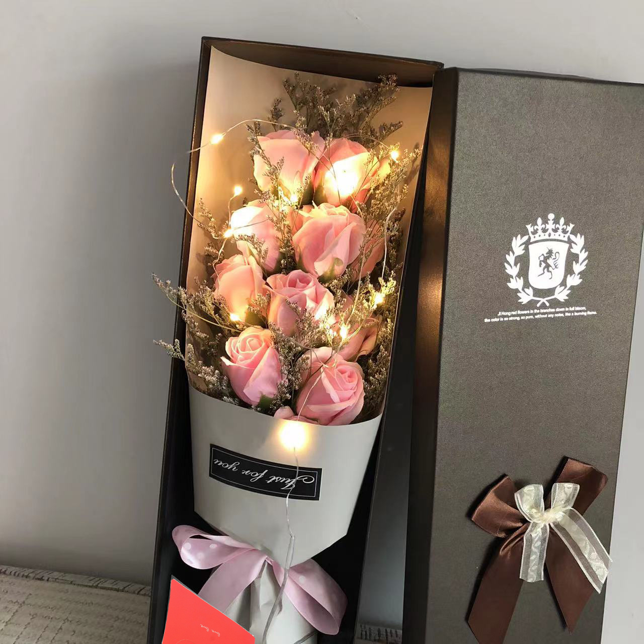 Money/Soap rose bouquet in an elegant box. Sejambak bunga duit/sabun dalam  kotak anggun/any occasion/birthday/surprise