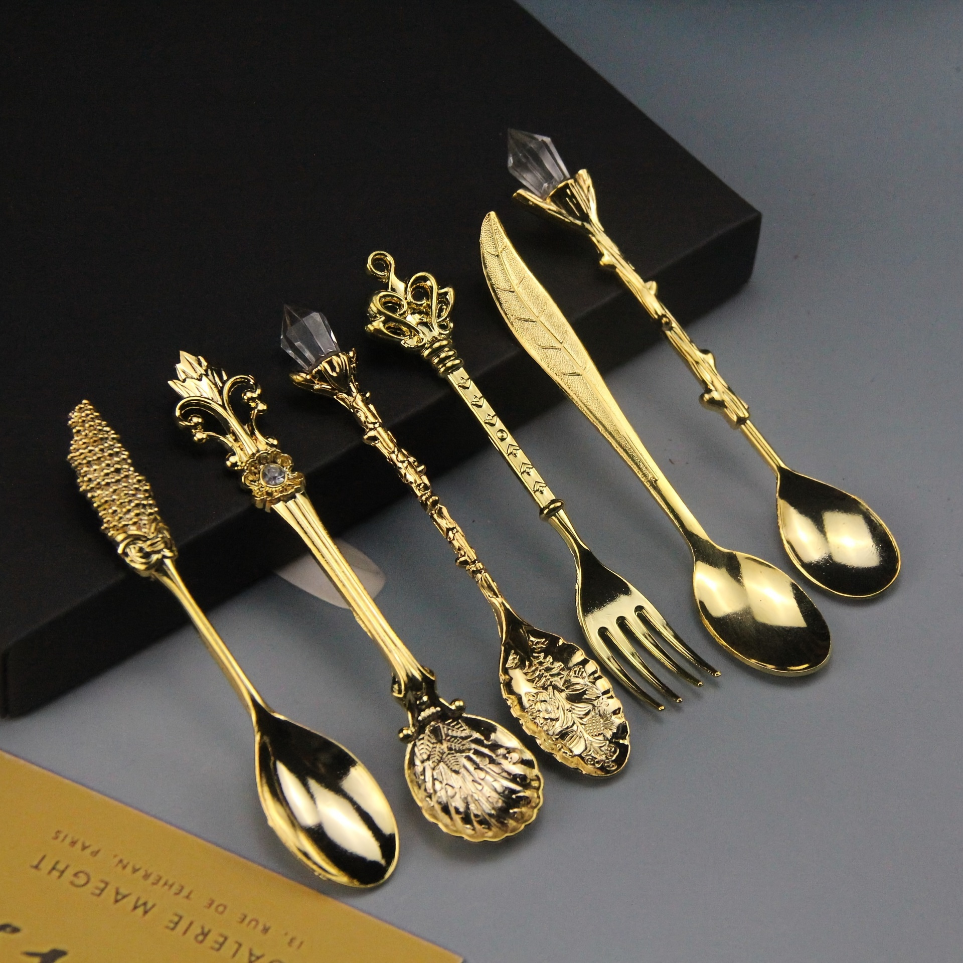 

6pcs Vintage Spoons Fork Royal Style Golden Carved Coffee Tea Spoon Snacks Fruit Prikkers Dessert Fork Cutlery Set Kitchen Tool For Restaurant Eid Al-adha Mubarak