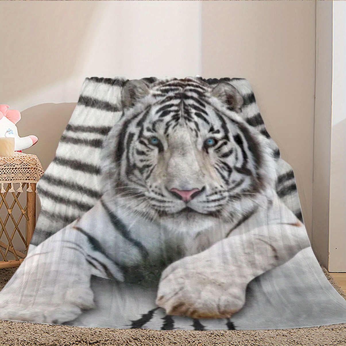  Ambesonne Tiger Throw Blanket, Beast of Siberia Resting on a  Warm Day on a Lake with Its Reflection Altaica Mammal, Flannel Fleece  Accent Piece Soft Couch Cover for Adults, 60 x