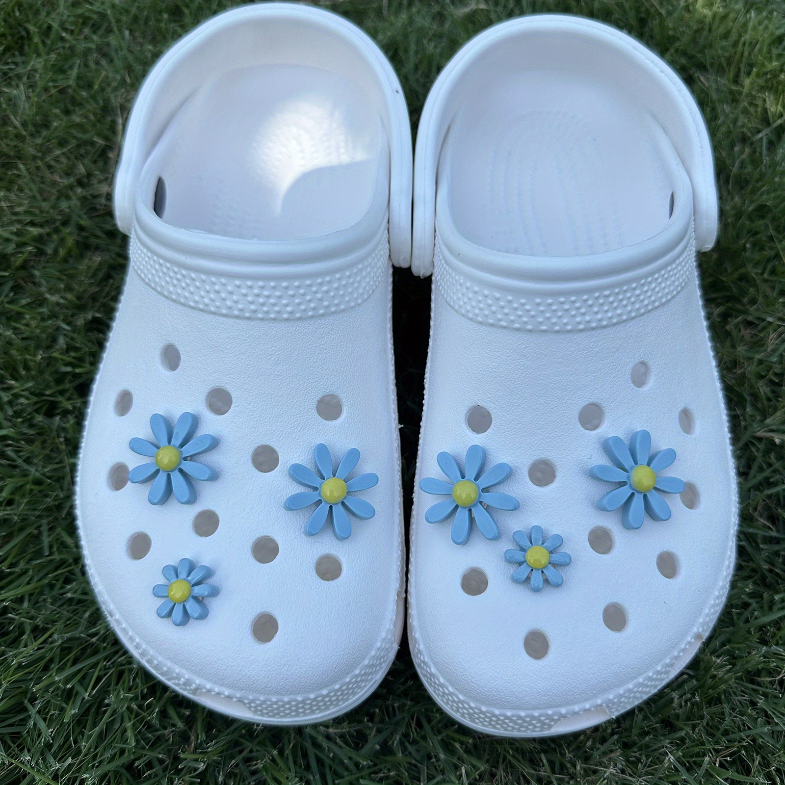 Blue discount flower crocs