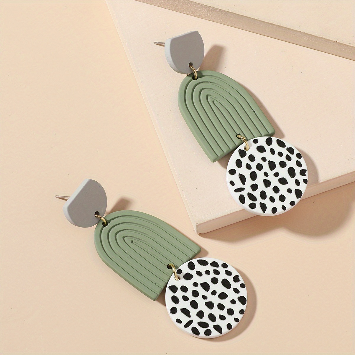 Image of 1 Pair Of Elegant Long Acrylic Dangle Earrings With Chic Black & White Leopard Print - Stainless Steel Posts, Ideal For Women's Vacation & , Quirky Earrings