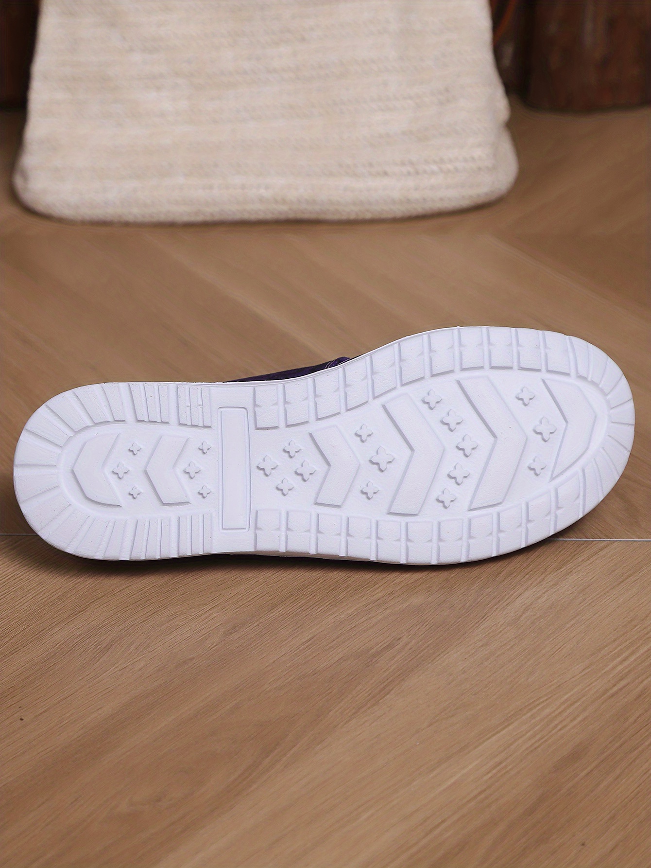 Men's Casual Lace-Up Sneakers with Stylish Contrast Stitch Sole - Comfortable & Versatile Footwear for Everyday Wear