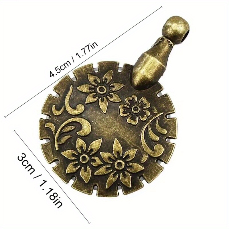 Clover Antique Gold - Yarn Cutter Pendant