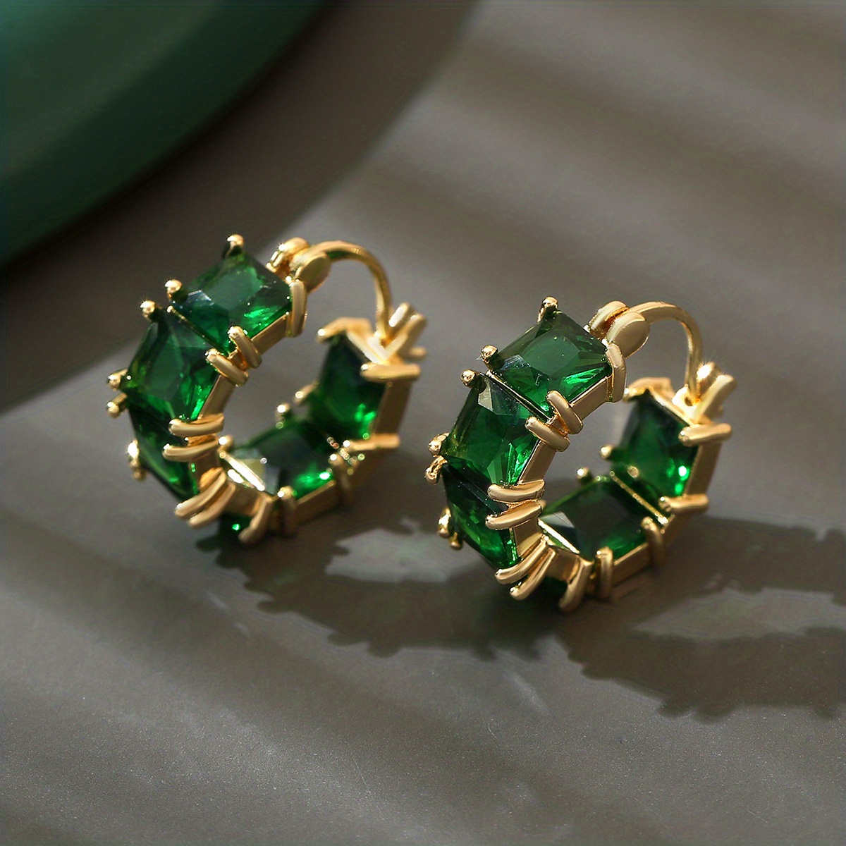 TEMU Aretes De Aro De Estilo Vintage De Lujo Adornados Con Circonita Verde Joyería De Cobre Accesorios Para Los Oídos De Boda De Fiesta Para Mujeres