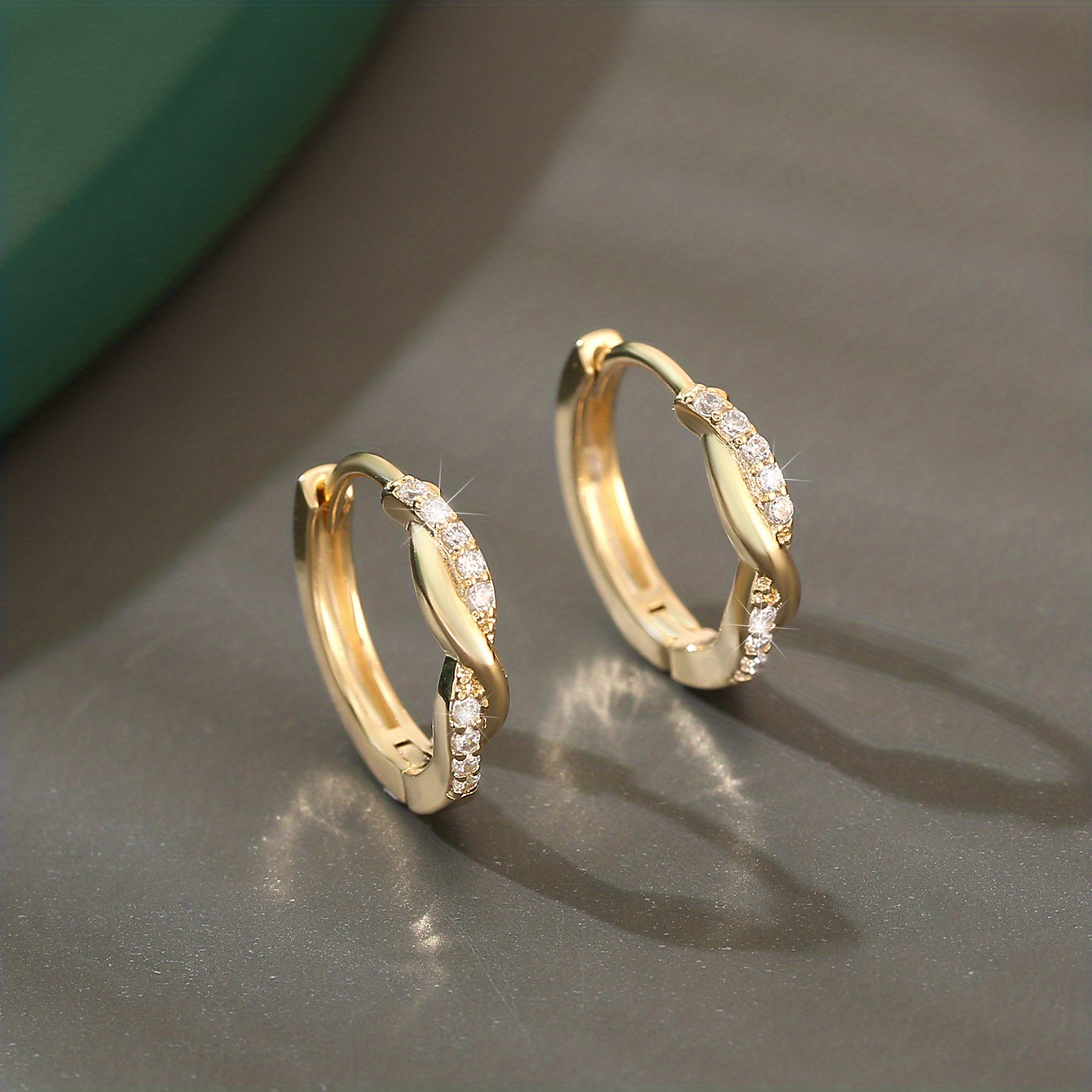 TEMU 1 Pair Of Luxurious Temperament Copper-inlaid Round Twisted Earrings, Simple And Versatile Hollow Earrings, Date Gifts, Hoops