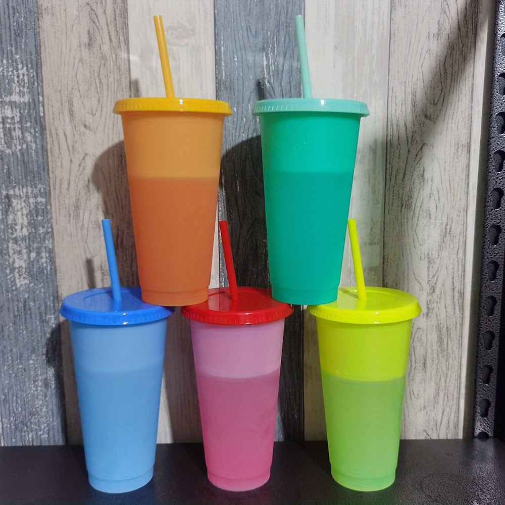 Plastic cold drinks cups and lids