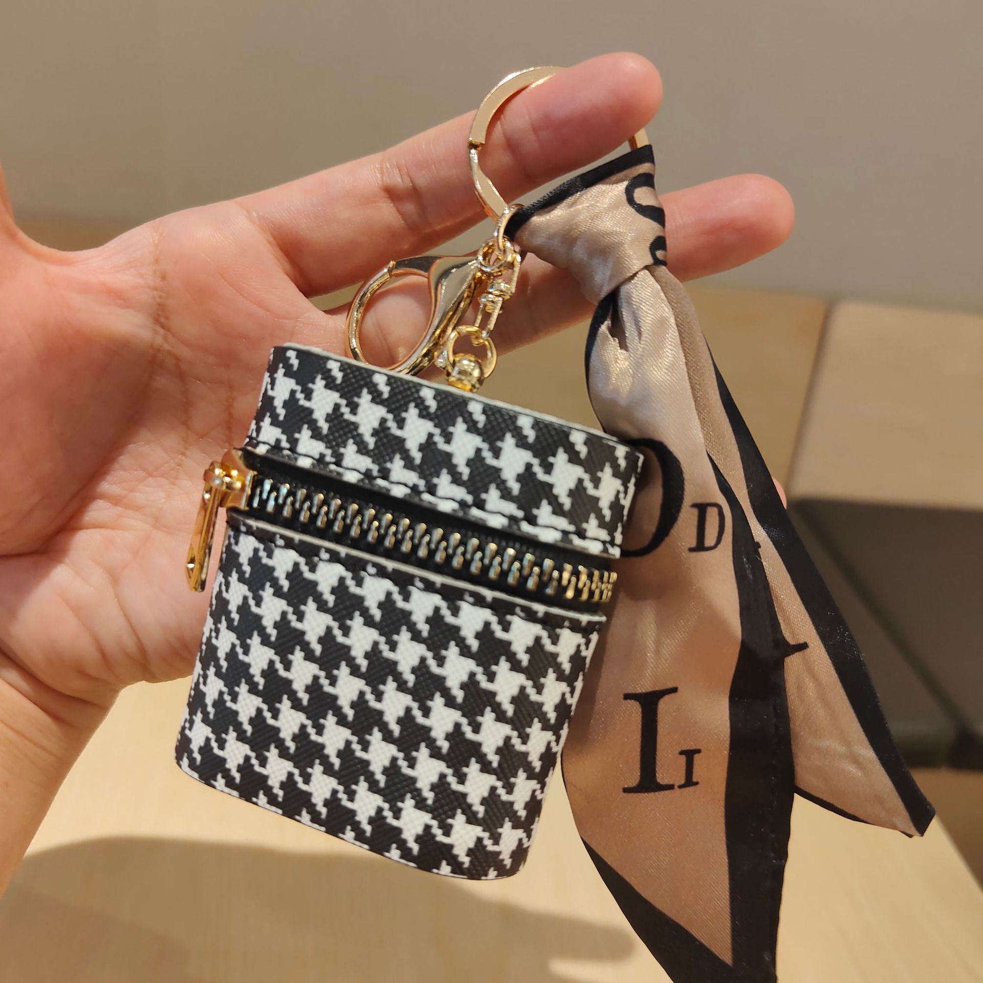 Bags, White Checkered Coin Purse Keychain Mini Wallet New