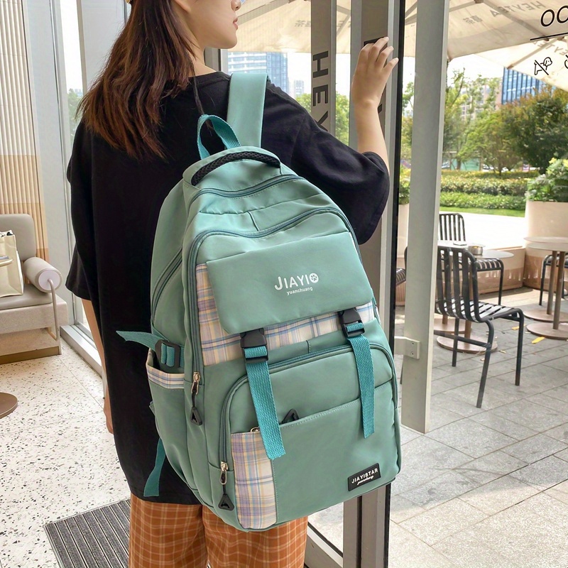 14 mochilas para una vuelta a la oficina con mucho estilo: todoterreno,  minimalistas o con formas inesperadas