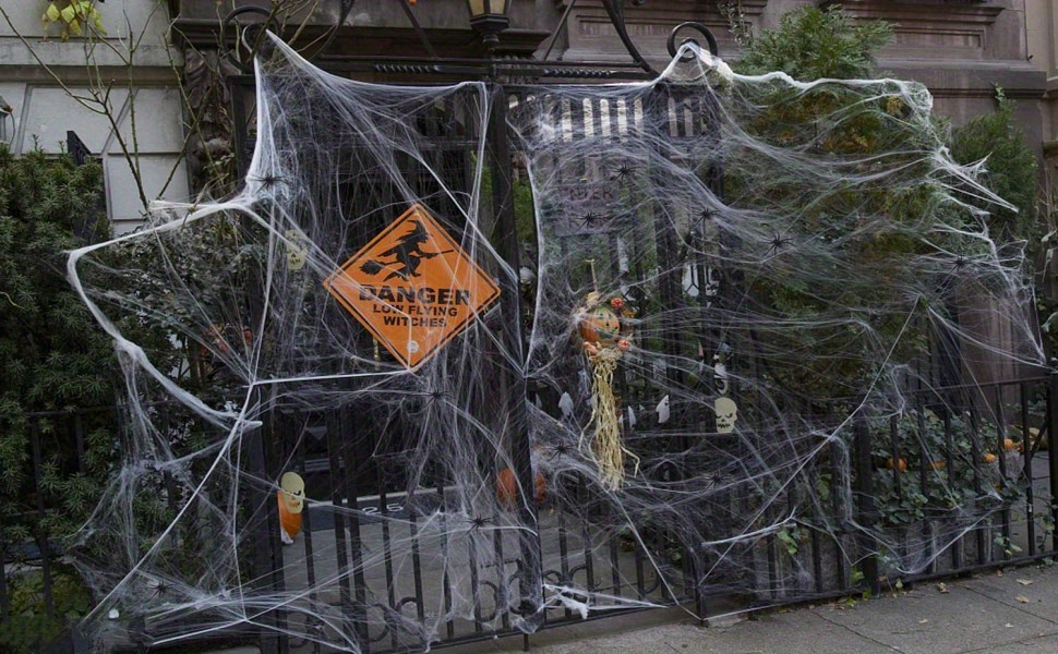 YORFULL Halloween Spinnennetz Dekoration - 200g Netz Mit 30 Gruseligen Spinnen Für Garten & Party