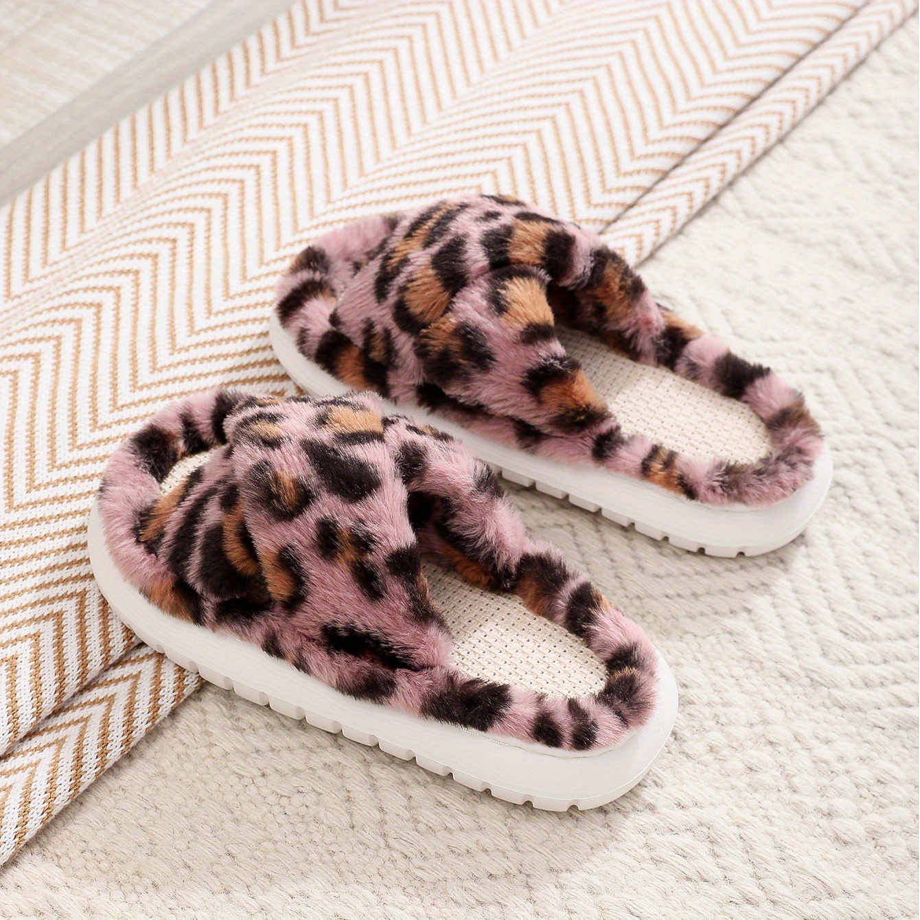 Fluffy leopard crisscross peep toe online slippers