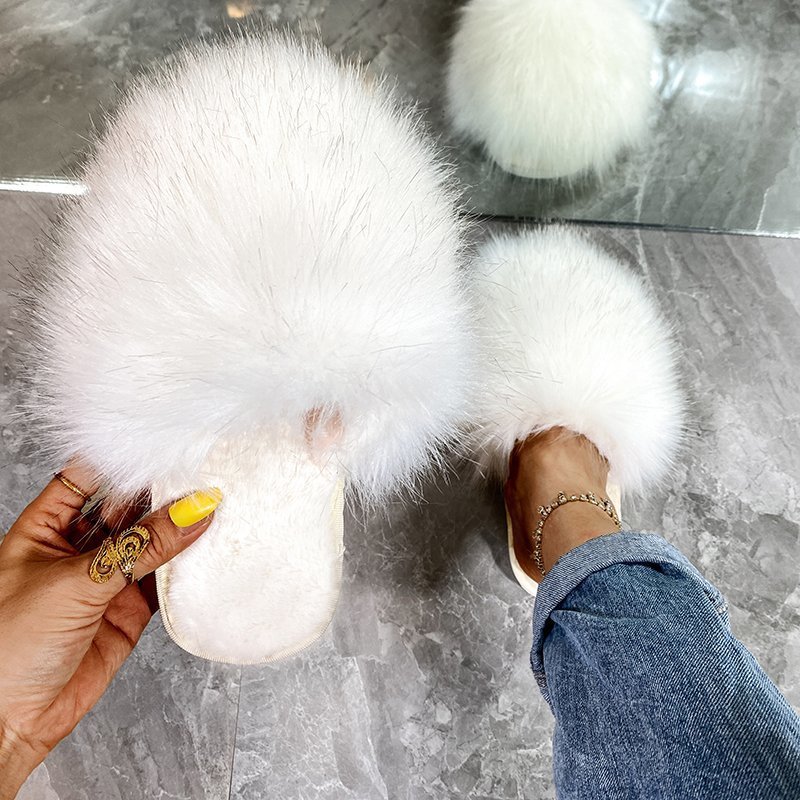 Slippers with mink fur white