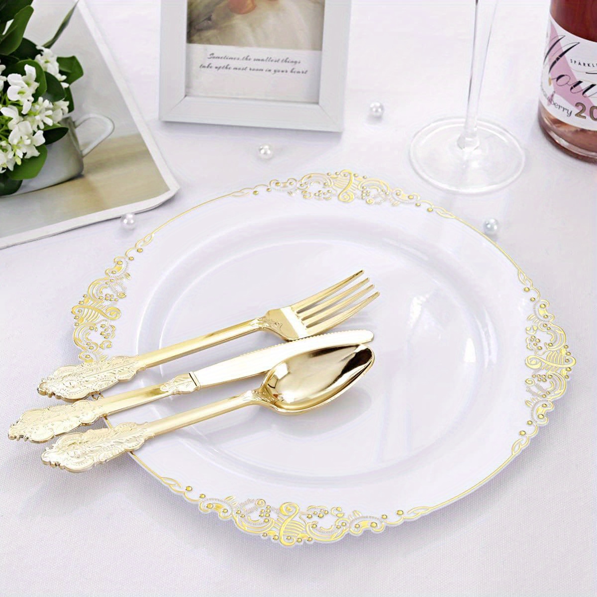 N9R 125 platos de plástico blanco con borde dorado y juego de cubiertos  desechables de plástico dorado, incluye 25 platos de cena, platos de  postre