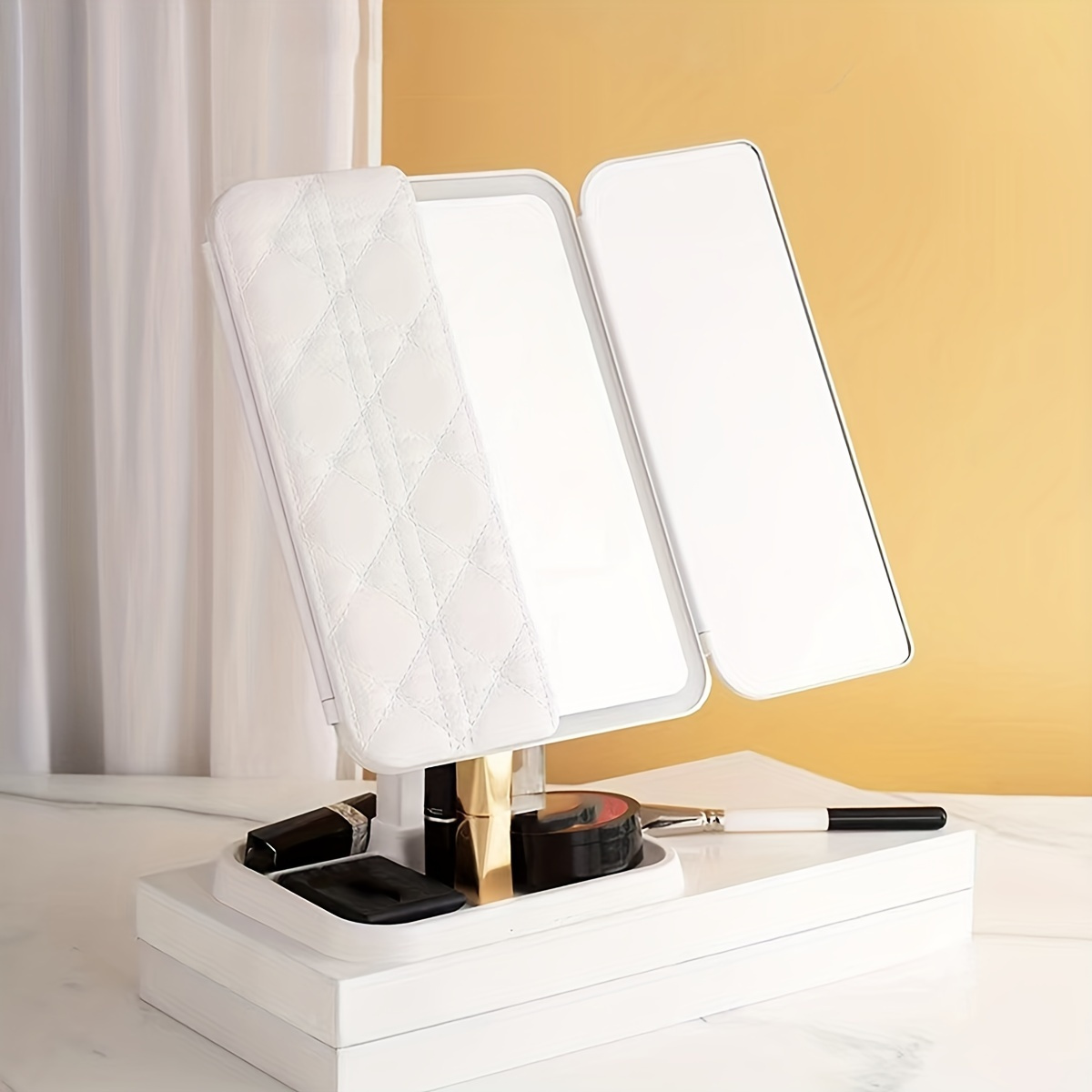 Zymblingst Specchio pieghevole con 72 Luci LED, tre colori regolabile  Illuminato, pulsantiera touch, 1000mAh USB ricaricabile, per il Trucco da  Viaggio, Specchio da Trucco portatile : : Casa e cucina