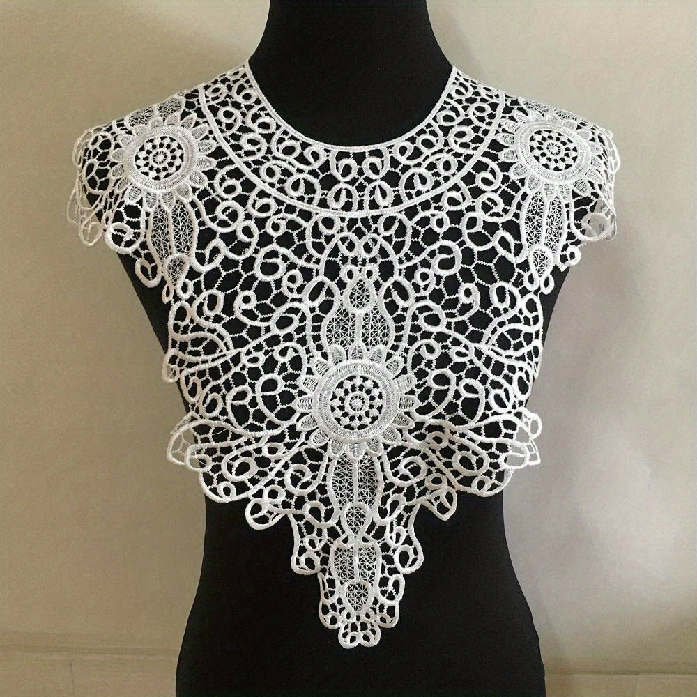A Water-soluble Collar Flower With A Hollowed-out Neckline And Decorative Patch