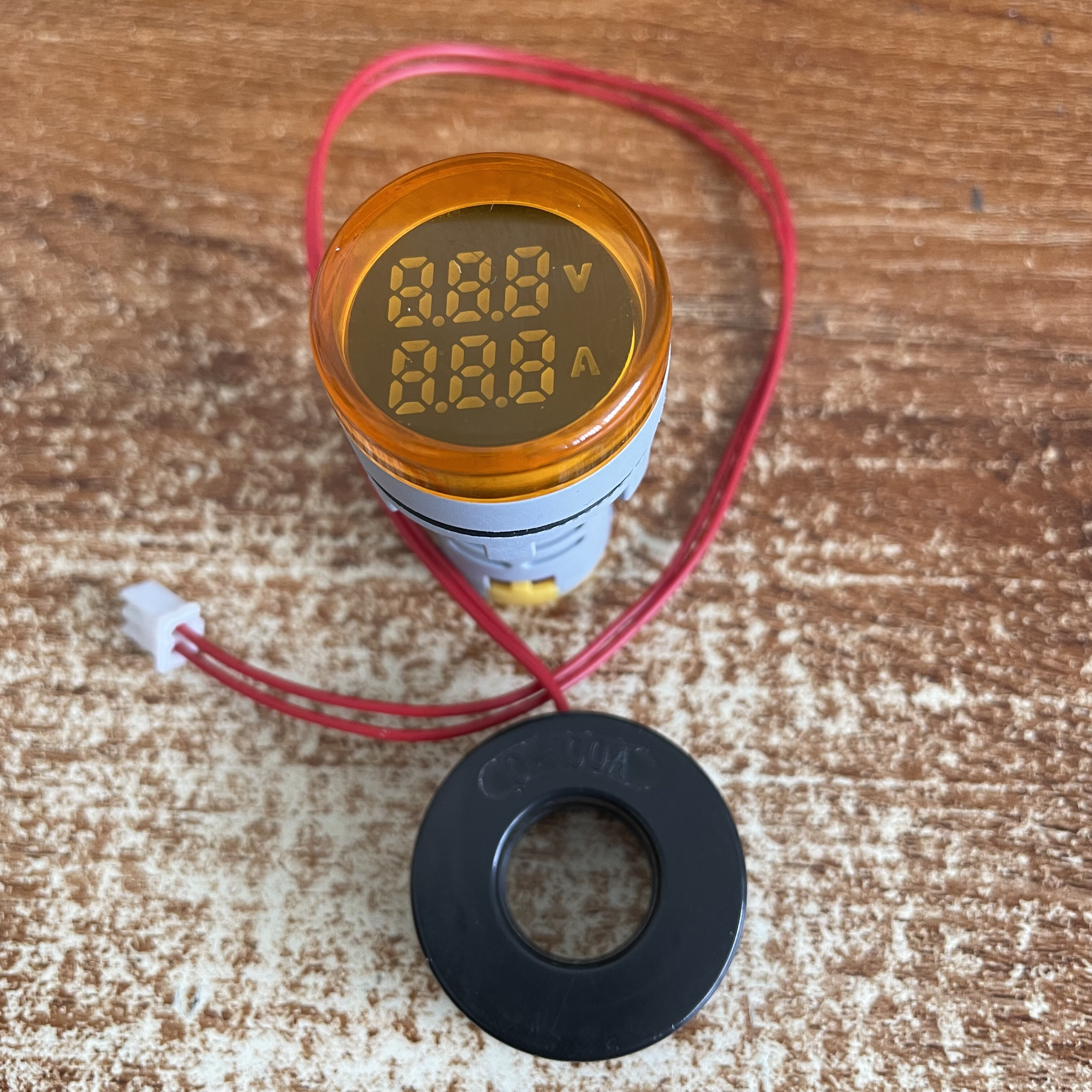 Mini voltmètre numérique ampèremètre 22mm carrés AC 60-500V 0-100 une AMP -  Chine Voltmètre ampèremètre, voltmètre numérique à LED carrés ampèremètre