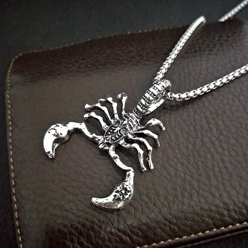 

Men's Retro New Exaggerated Scorpion King Pendant Necklace, Stylish Short Silver-plated Clavicle Chain