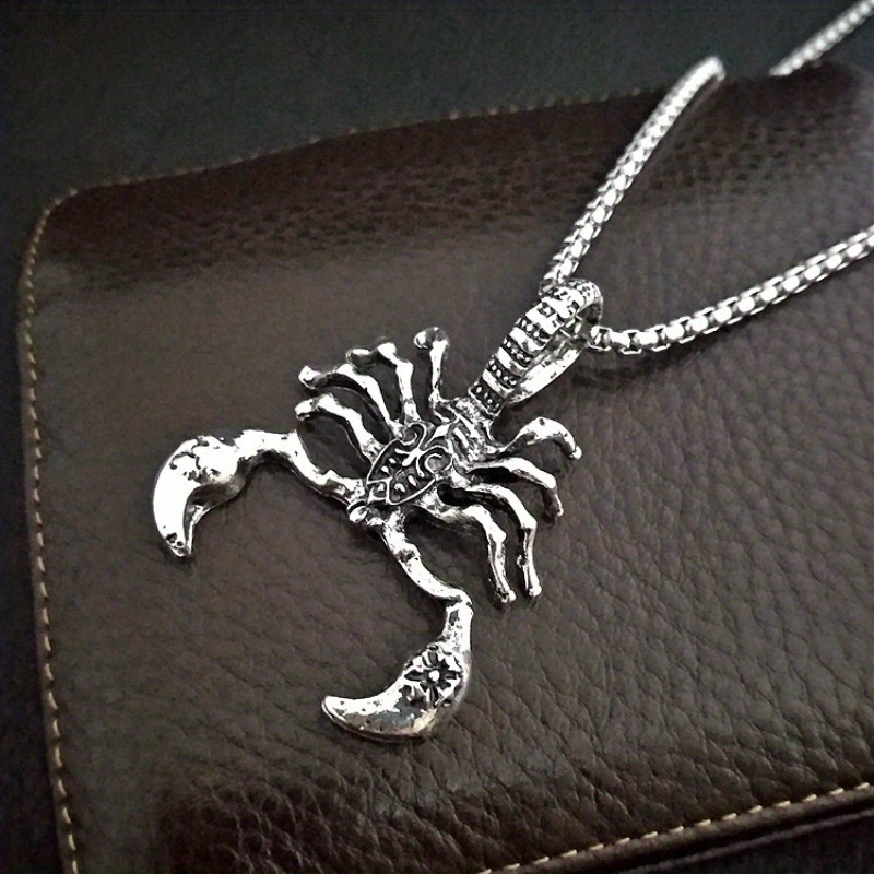 

Collier Pendentif Rétro Roi Scorpion Exagéré Pour Hommes, Chaîne de Clavicule Courte Plaquée Argent Élégante