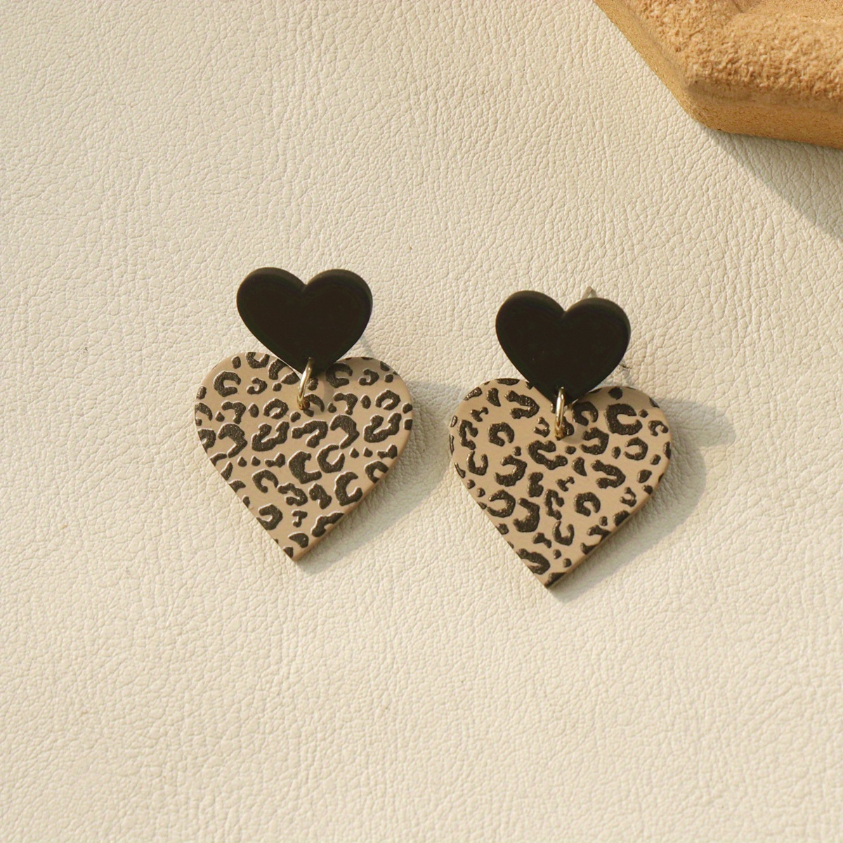 TEMU Pendientes Colgantes Con Patrón De Leopardo En Forma De Corazón, Joyería Acrílica De Estilo Gótico Retro, Adornos Para Las Orejas Femeninas De