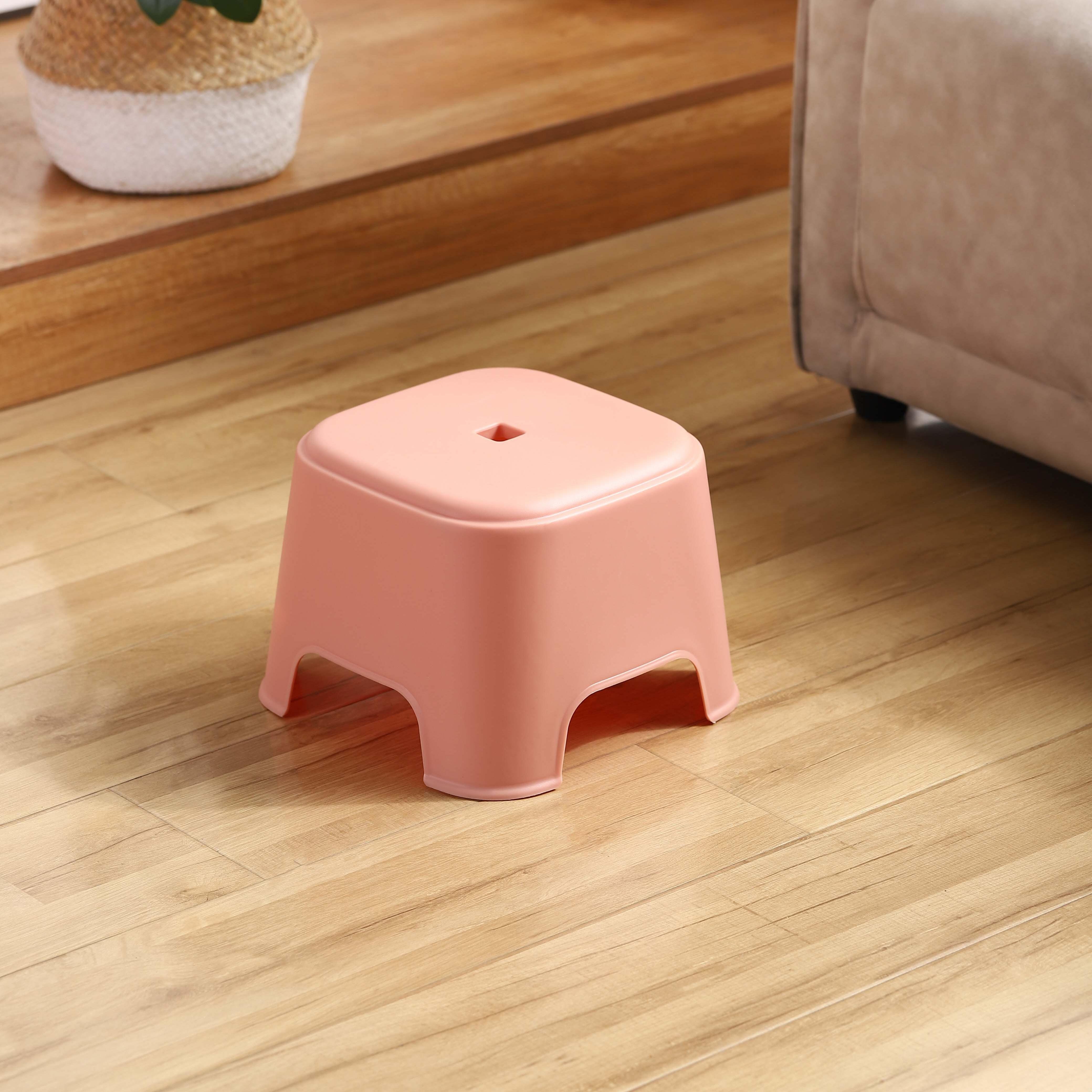 Tabouret plastique empilable