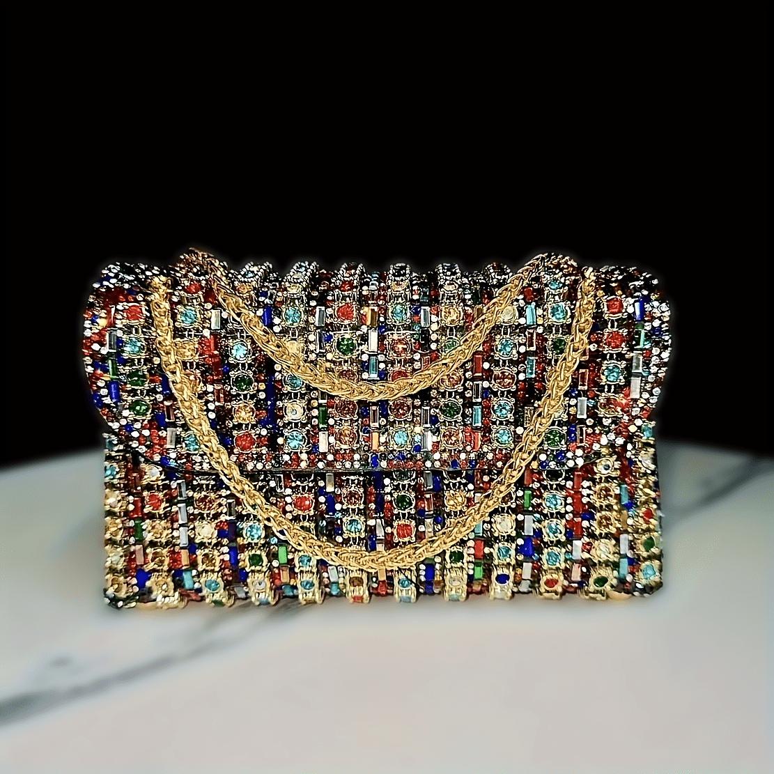 

Pochette de Soirée Élégante pour Femmes avec Strass Colorés et Bandoulière à Chaîne Réglable - Sac de Banquet en Similicuir Luxueux avec Détails Dorés, Fermeture Magnétique, pour les Fêtes &