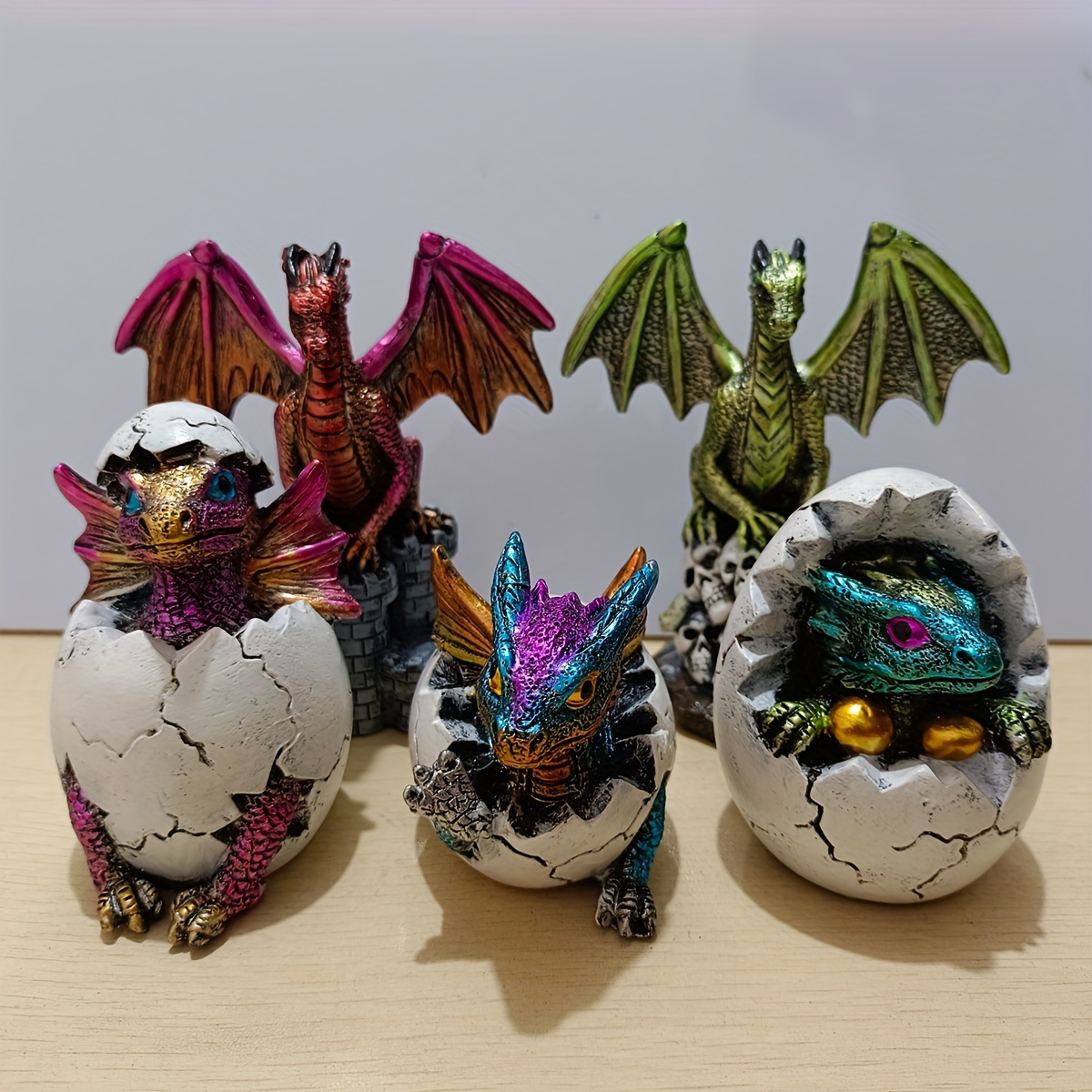 

Mystical Dragon Resin Figurine - Anime Themed, Suitable For Various Room Types, Indoor & Outdoor Decor, Ideal For Halloween, No Electricity Required