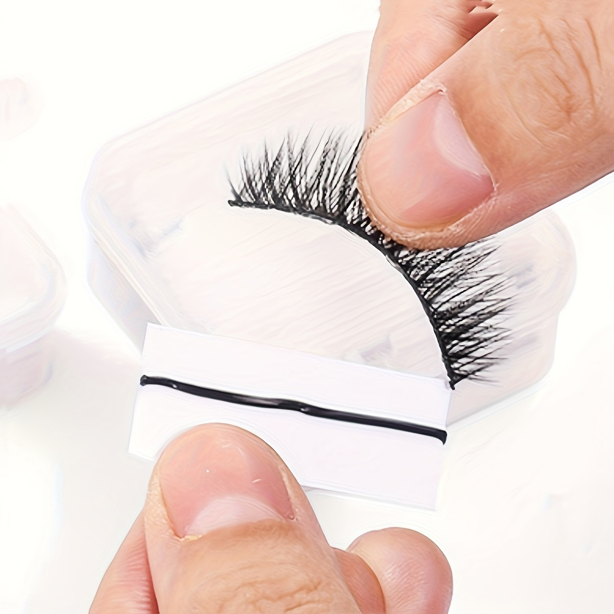 

40pcs Eyelash Glue Strip, Transparent Eyelash Strips, Waterproof Sweatproof Reusable False Eyelashes Makeup Tools For Makeup